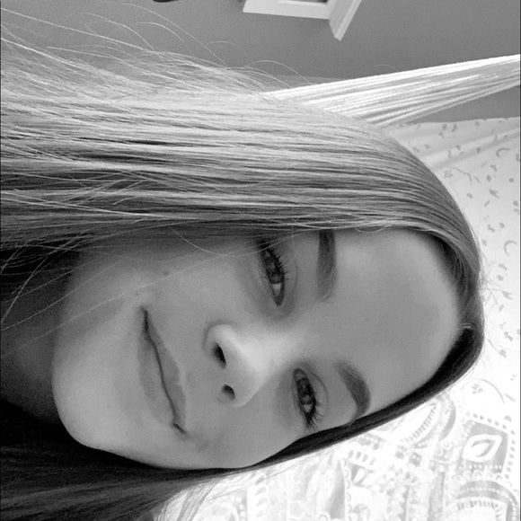 Meet your Posher, Kendall - Picture 1 of 1